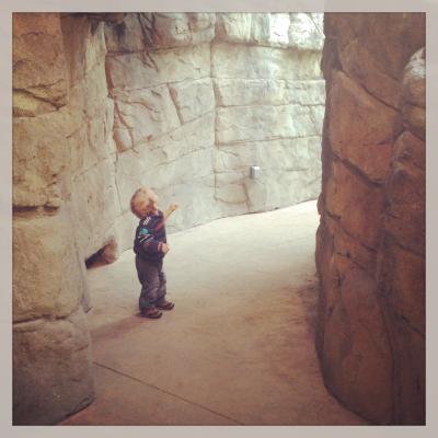Ein kleiner Mann in einer großen Höhle :) // A little man in a big cave :)